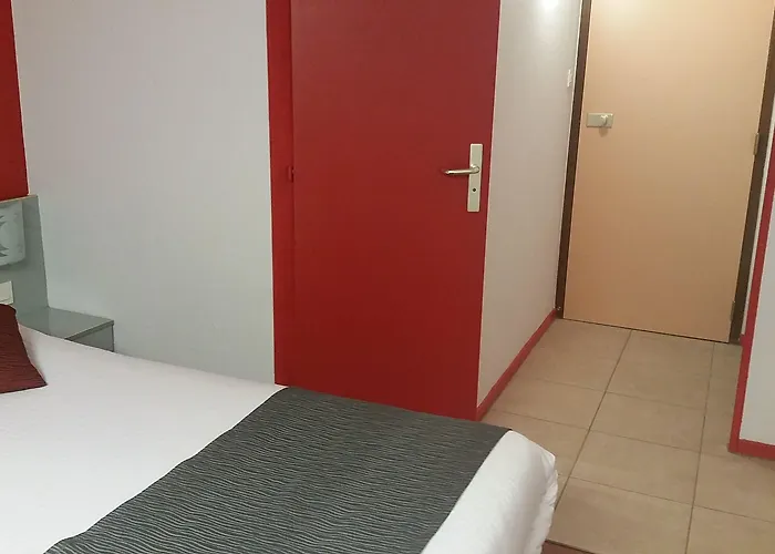 Отель Brit Саргемин